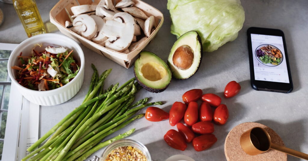Alimentos ricos em vitaminas e minerais e gorduras boas para combater o metabolismo lento após os trinta anos.