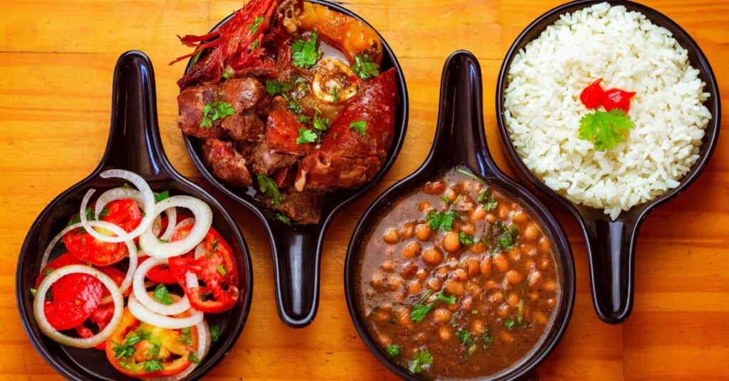 Prato de jantar saudável com arroz e feijao para emagrecimento.