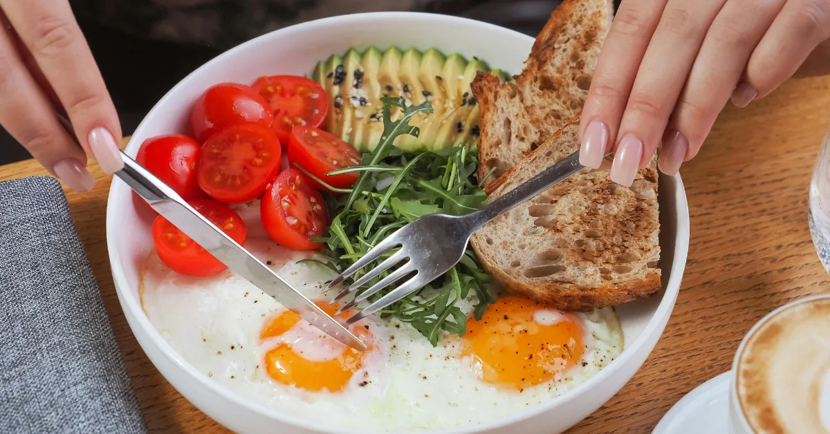 Dicas sobre o que comer usando Ozempic para evitar enjoos e manter a saúde.