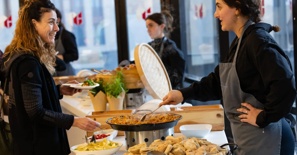 Almoço no self-service para emagrecer: como montar o prato no restaurante por quilo de forma equilibrada.